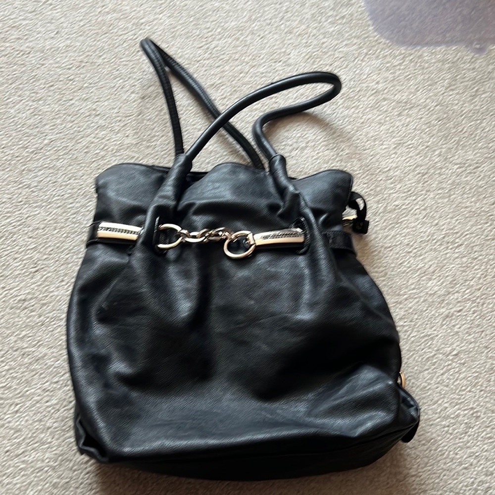 V.Fabbiano leather shoulder bag.